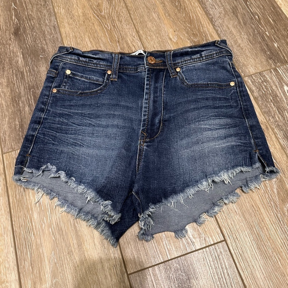 🛍️ celebrity pink shorts. Excellent condition.